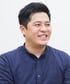 安達 輝雄 氏